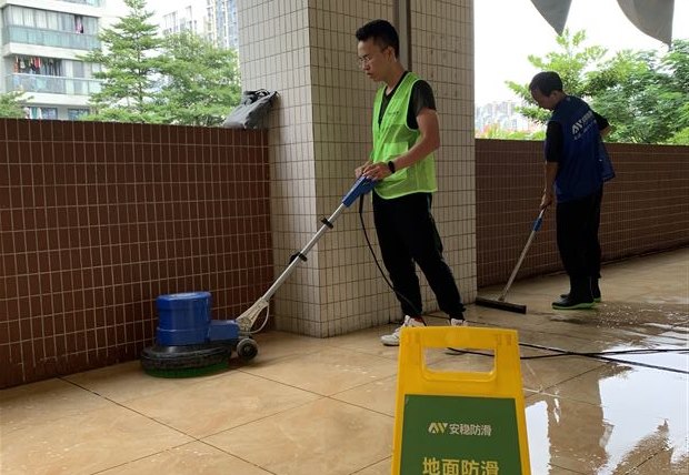 学校走廊地面防滑工程照片