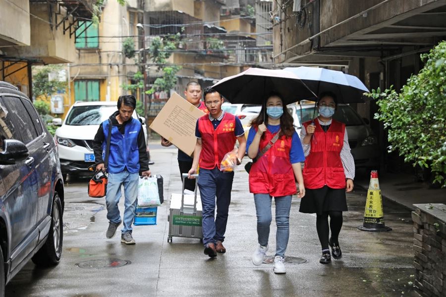社区老人浴室适老化防滑微改造现场
