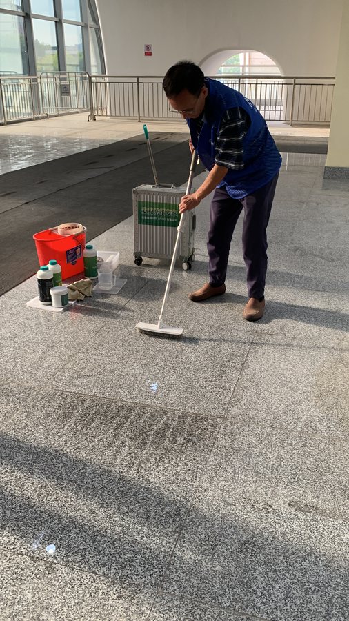 车站防滑施工案例