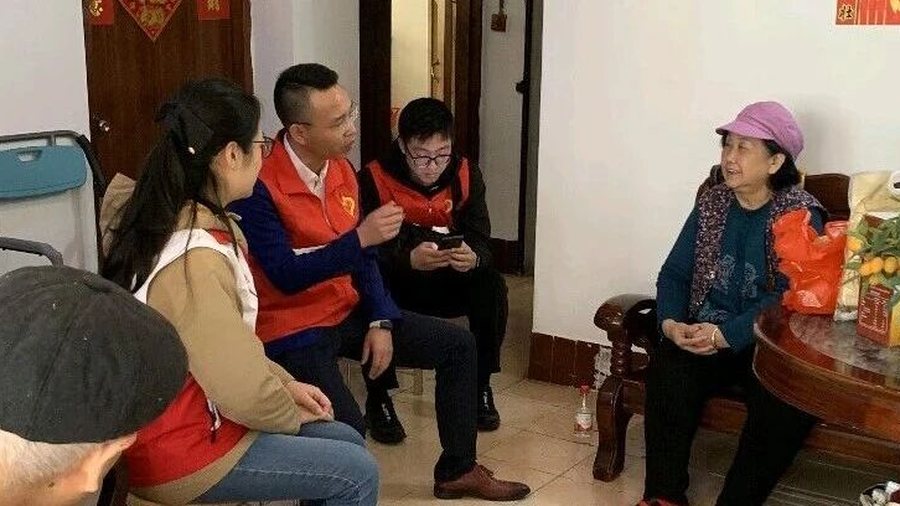 【党建引领】践行正确政绩观 为民办实事不停步——安稳防滑科技党支部以实干守护“夕阳红”